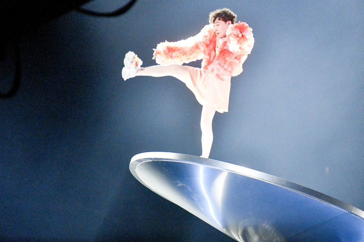 Video / NEMO JE BIO NEOPREZAN, POBJEDNIČKA STATUA EUROVIZIJE ZAVRŠILA U KOMADIMA