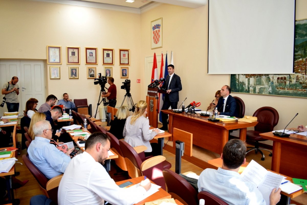 Gradsko vijeće sljedeći ponedjeljak u matineji; izmjenama zakona vijećnici mogu uzeti slobodan dan na poslu