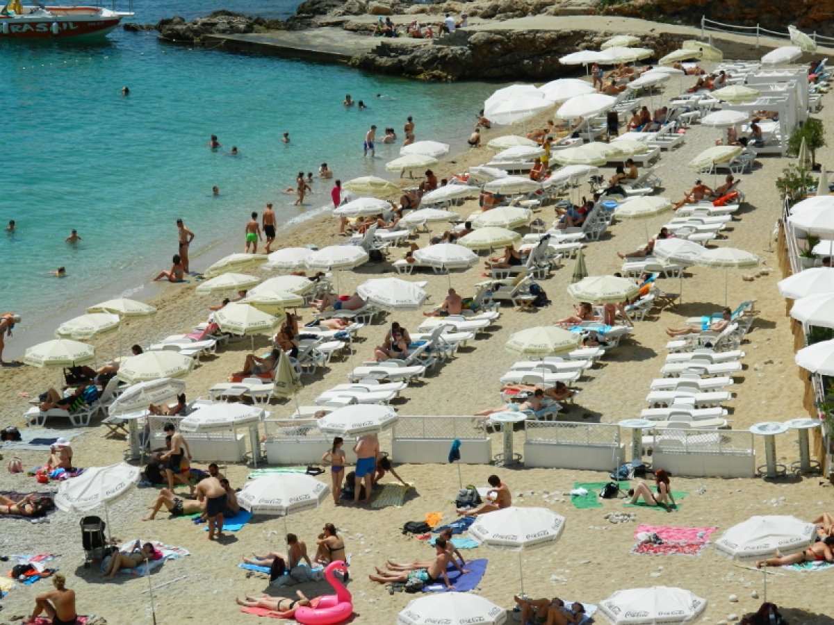 Sramota: Dubrovkinji zapriječili prolaz da pođe na kupanje na Banje jer imaju zabavu!