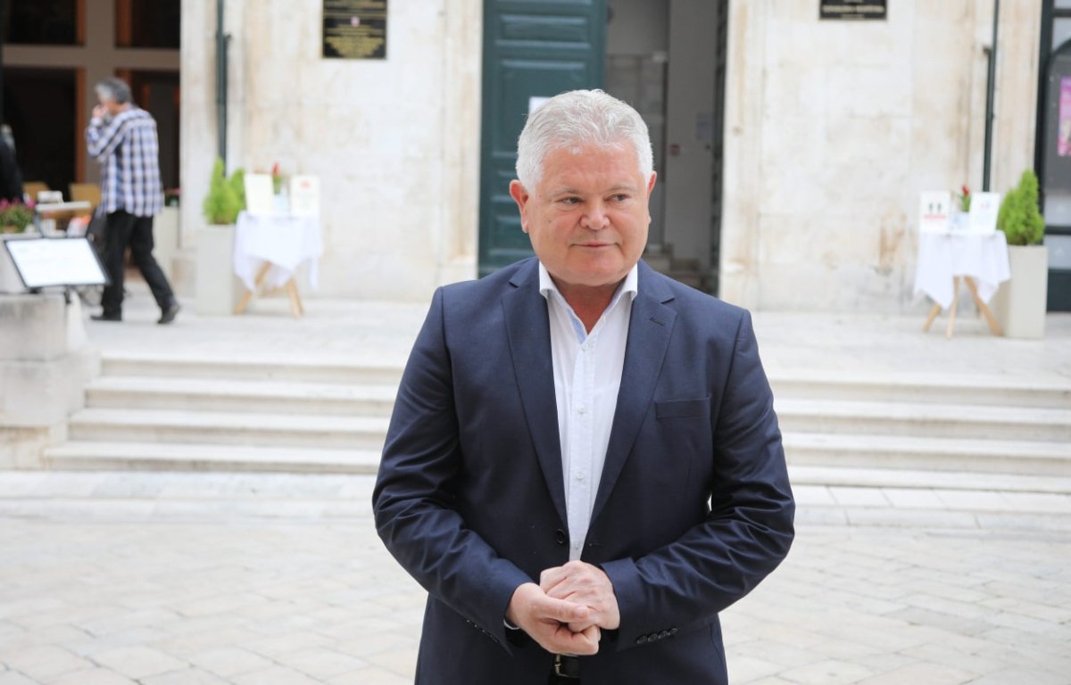 ANDRO VLAHUŠIĆ: KOJA BI OCJENA RADA GRADONAČELNIKA BILA DA NIJE IMAO MILIJARDU KUNA OD LEX VLAHUŠIĆ PRIHODA?