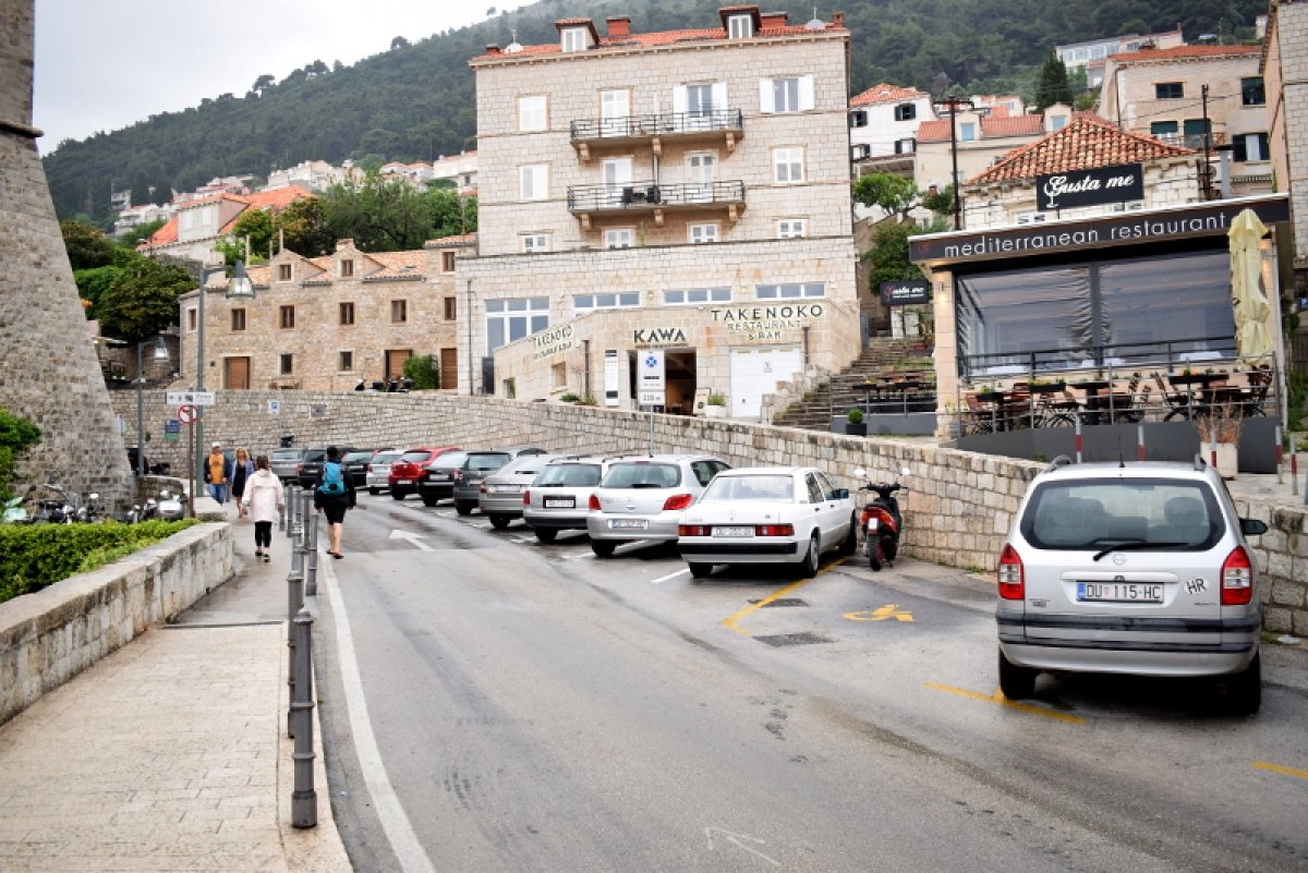 Zašto građani Dubrovnika ne mogu kupiti PPK za dva automobila?