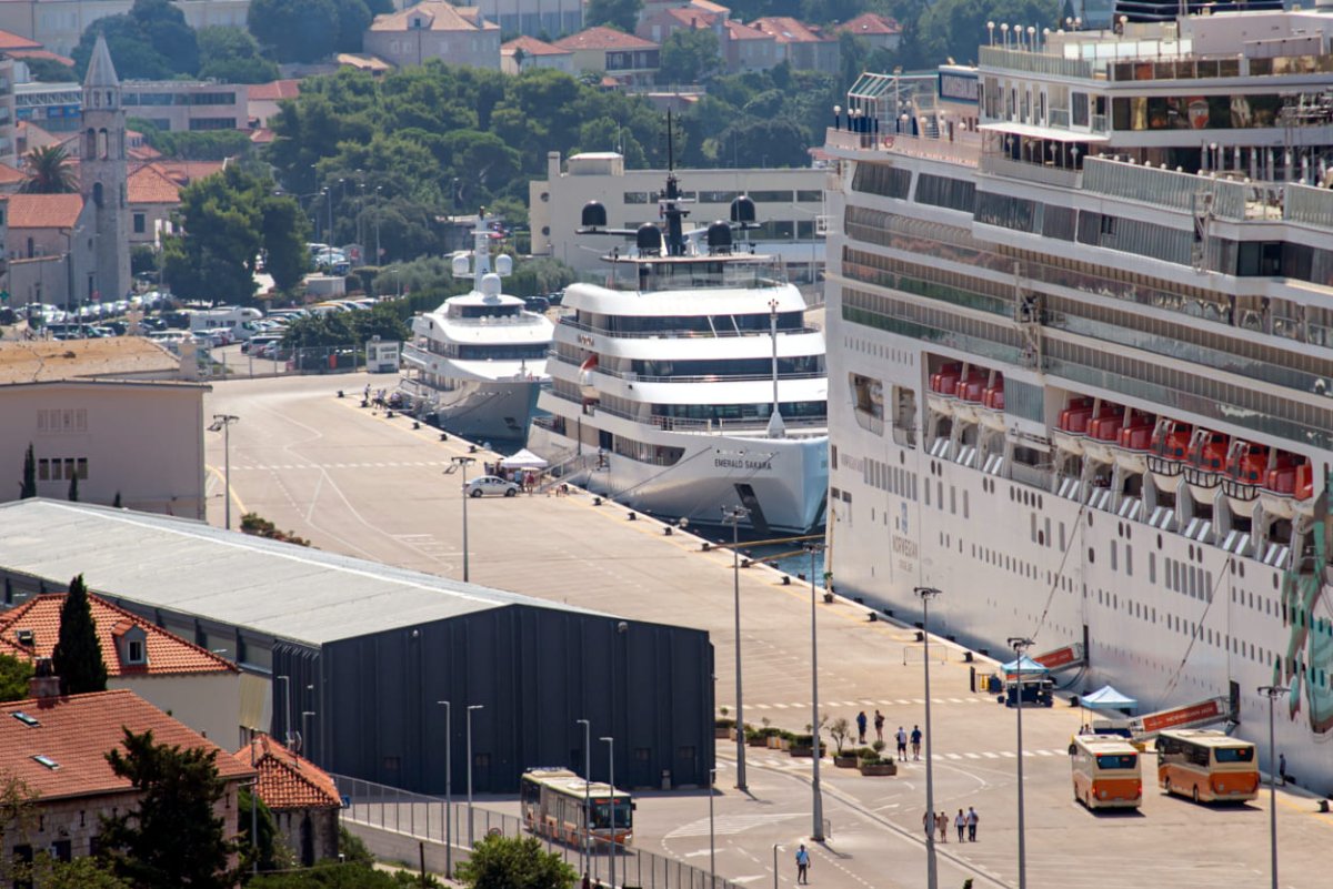 KROZ LUKU DUBROVNIK OD TRAVNJA DO KONCA LIPNJA PROŠLO VIŠE OD MILIJUN PUTNIKA