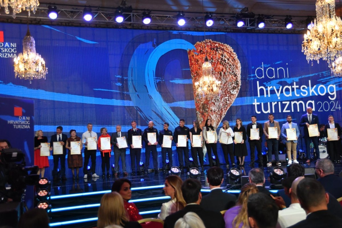 DENIS RAOS IZ ČISTOĆE NAGRAĐEN NA DANIMA HRVATSKOG TURIZMA ZA DJELATNIKA GODINE