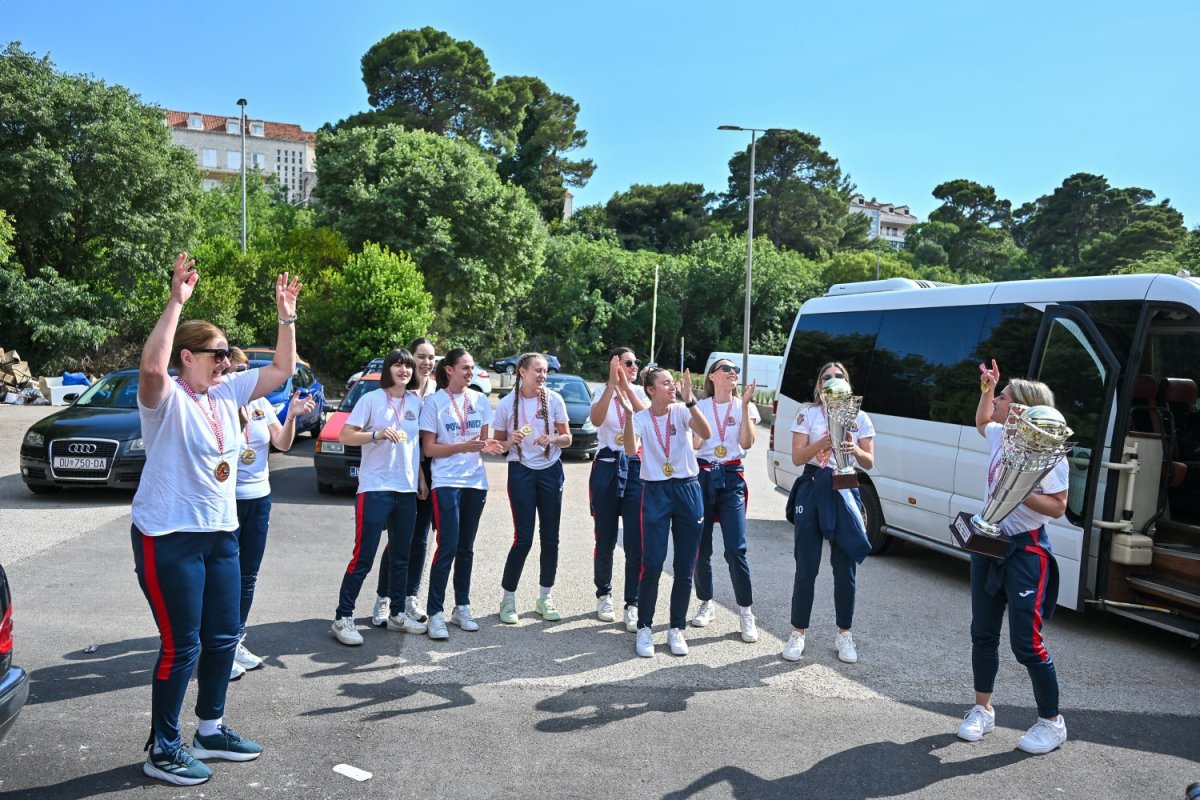 GRADONAČELNIK FRANKOVIĆ ČESTITAO KOŠARKAŠICAMA RAGUSE NA NOVOM NASLOVU