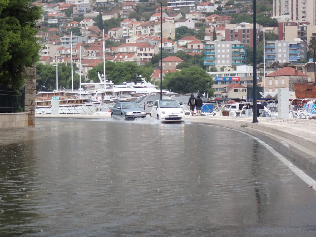 GRADONAČELNIK O LAPADSKOJ OBALI: OBORINSKA ODVODNJA NE MOŽE RIJEŠITI EKSTREMNE PADALINE I PLIMU