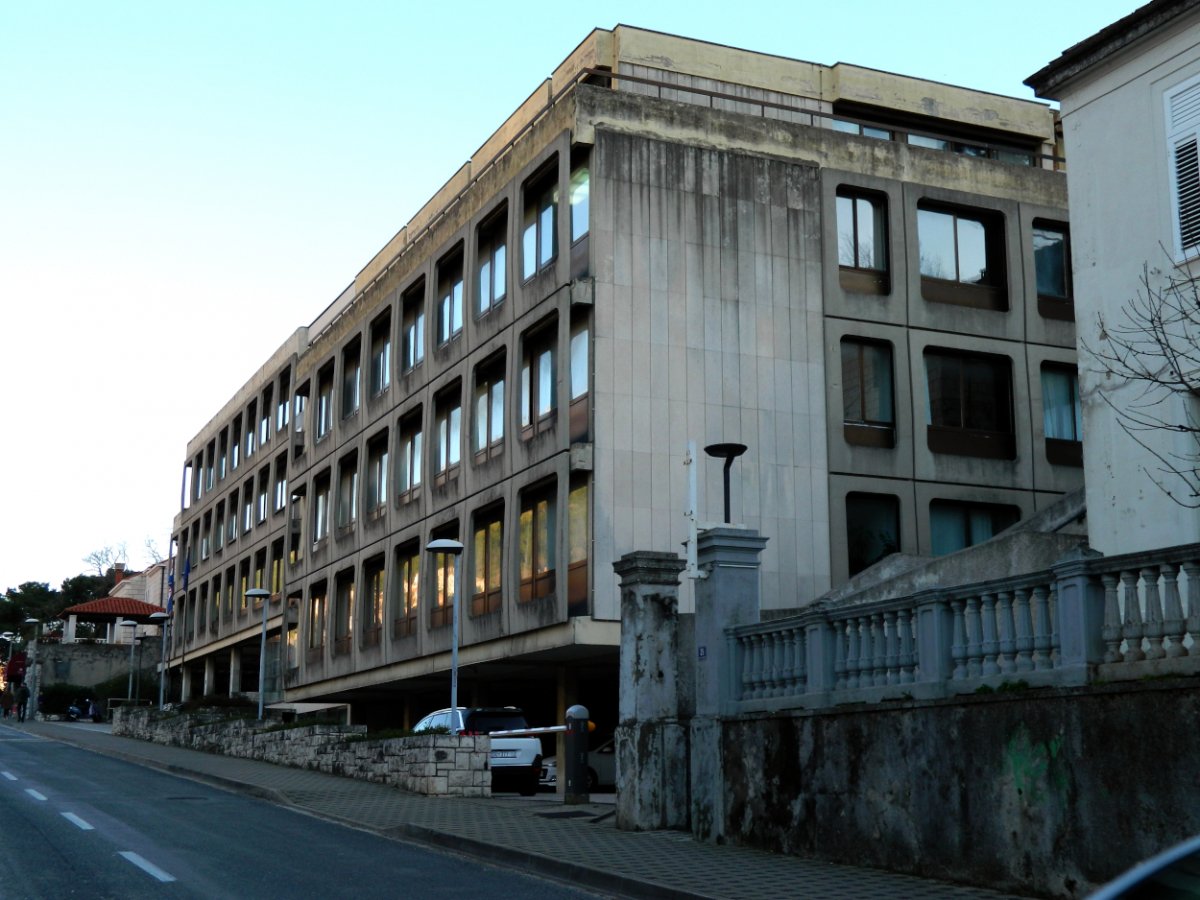 Incident ispred Suda, optuženi policijski načelnik iz BiH prijetio novinarki da će joj iščupati grkljan