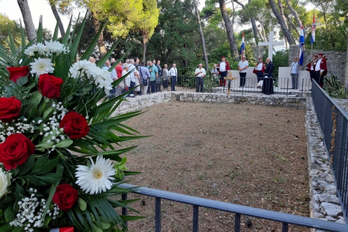Na Daksi položeni vijenci uz  Europski dan sjećanja na žrtve svih totalitarnih i autoritarnih režima
