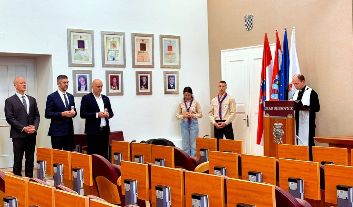 DON MARIN LUČIĆ BLAGOSLOVIO PROSTORE DUBROVAČKE GRADSKE UPRAVE
