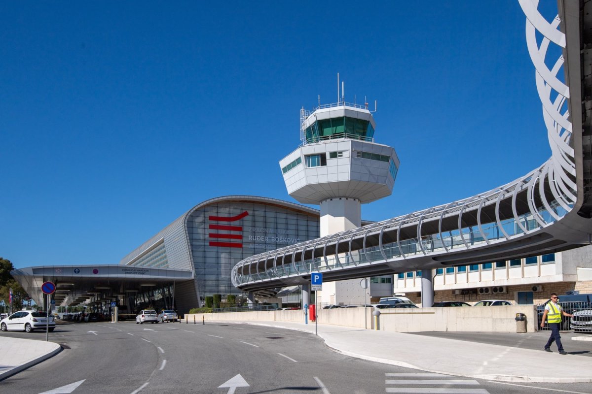 ZBOG DRONA JE BIO ZATVOREN AERODROM, AVIONI PREUSMJERENI U SPLIT