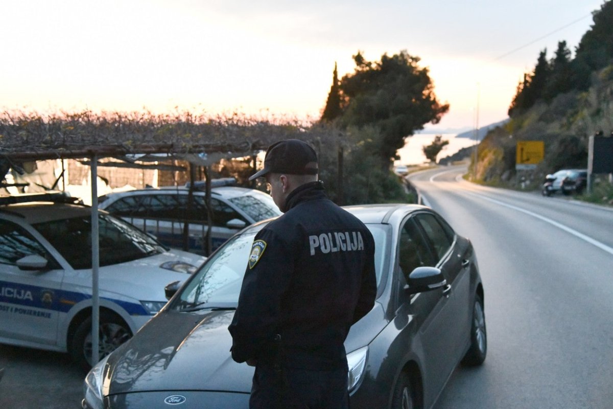 Dovršen očevid: Teško pokretnog oca 40-godišnjak je ubio s više hitaca u vrat i glavu