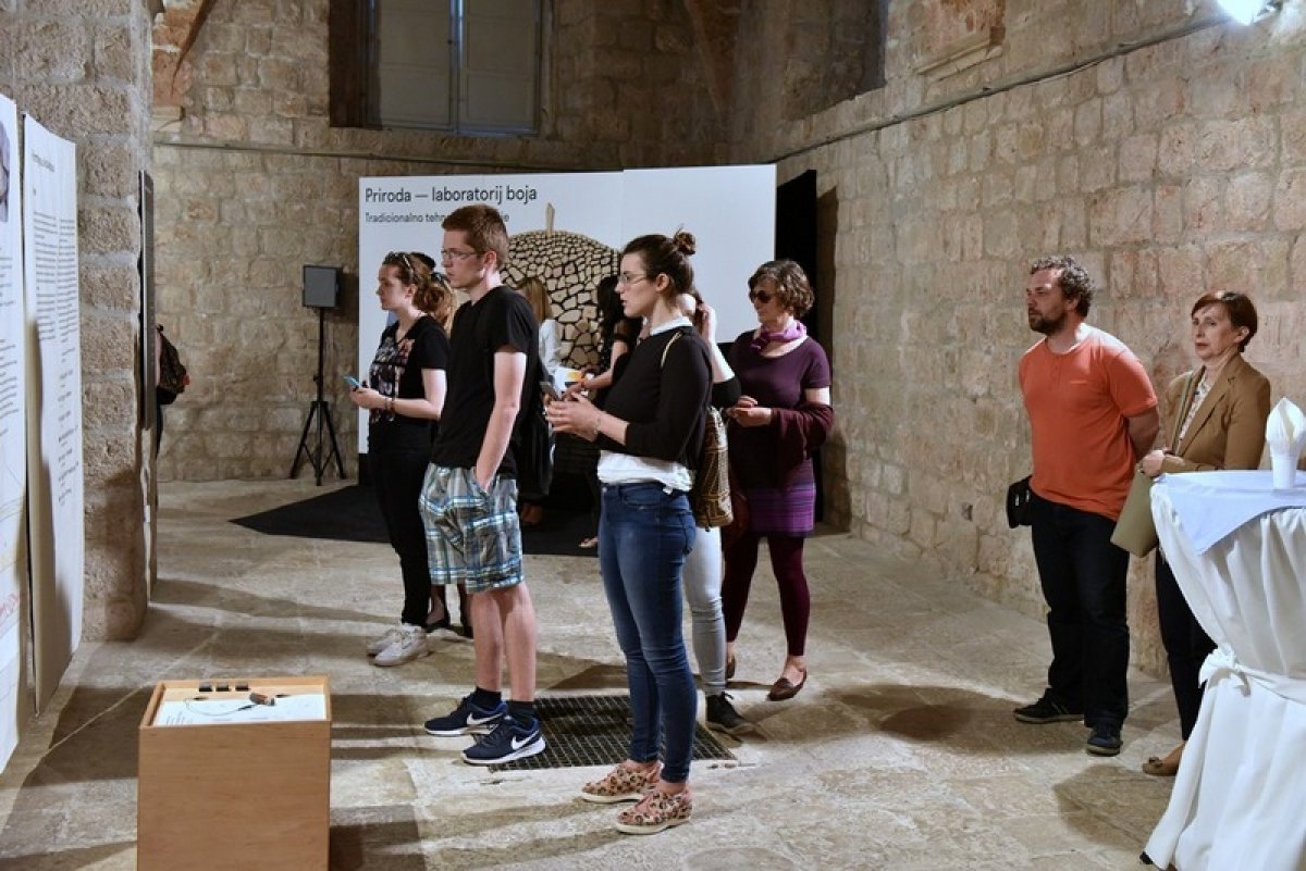 U Rupama otvorena izložba „Priroda – laboratorij boja"