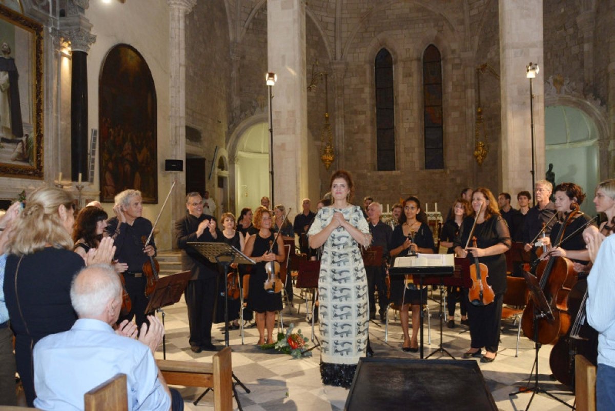 Pjesme čeznuća u izvedbi Dubravke Šeparović Mušović i DSO-a