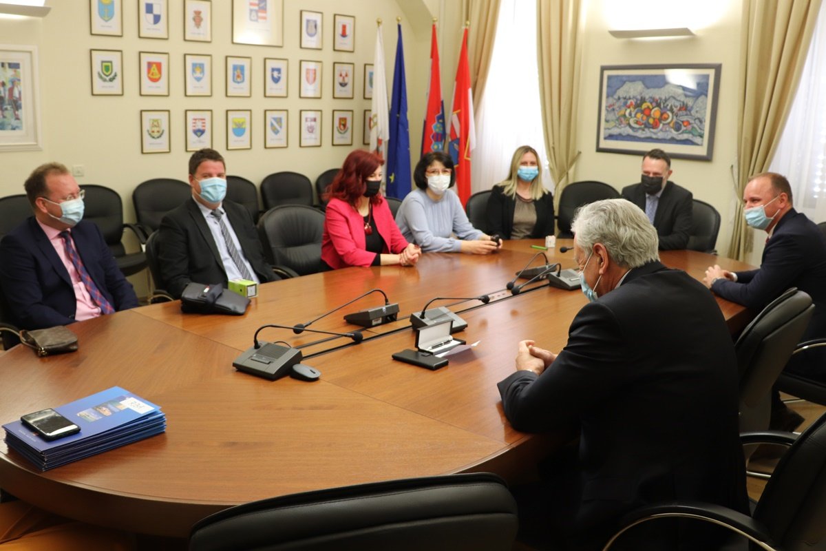 Župan Dobroslavić potpisao ugovore s bankama za program „Poticaj 2022.”