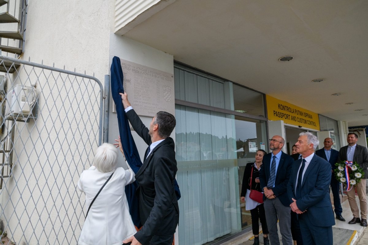 FOTO / 30 godina potonuća „Aurore”; otkrivena spomen ploča