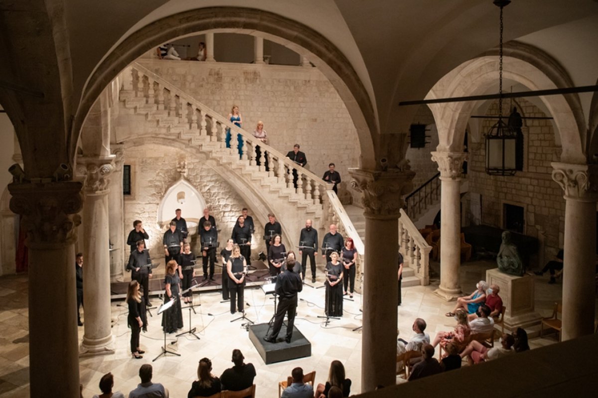 Veličanstveni koncert Zbora HRT-a i solista u Dvoru