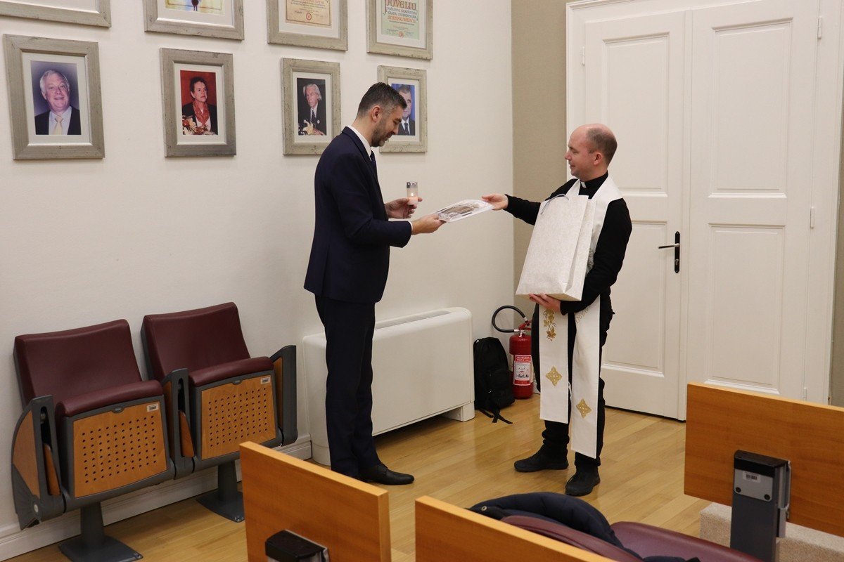 DON MARIN LUČIĆ BLAGOSLOVIO GRADSKU UPRAVU