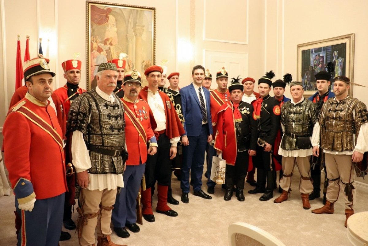 Dubrovački trombunjeri i njihovi gosti kod gradonačelnika Frankovića