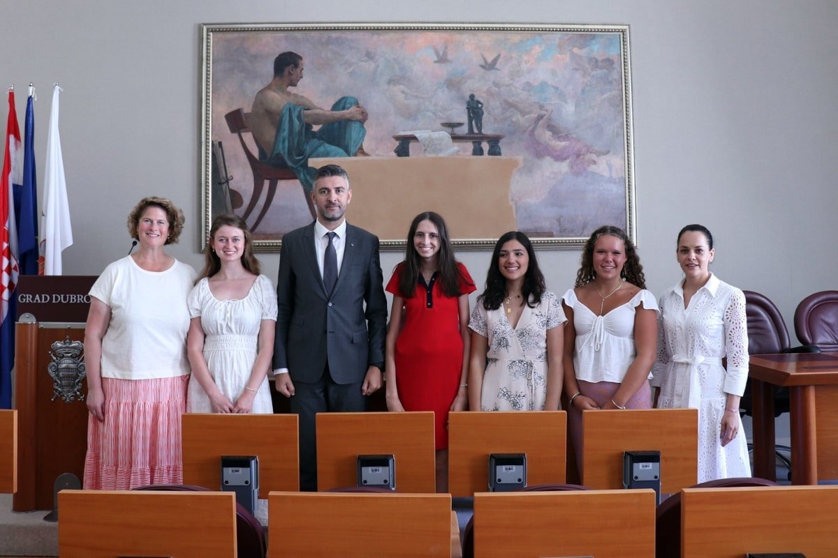 AMERIČKE STUDENTICE HRVATSKIH KORIJENA PRIMIO GRADONAČELNIK FRANKOVIĆ