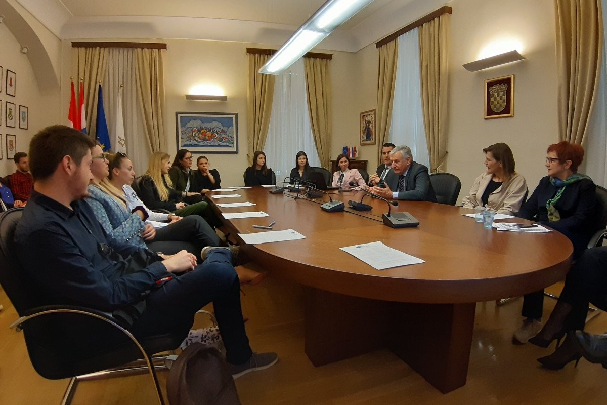 Župan Dobroslavić održao sastanak s praktikantima Predstavničkog ureda DNŽ u Bruxellesu