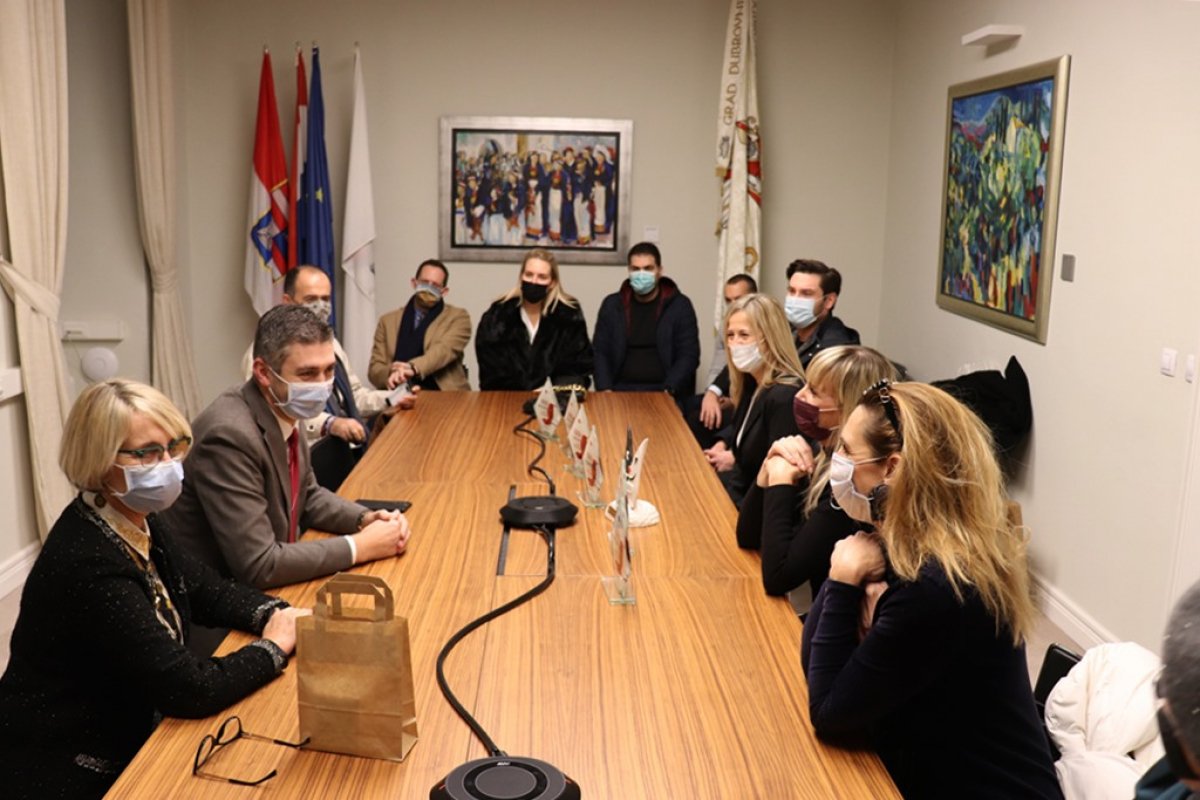 Dobitnici višestrukih nagrada „Kolarini“ na prijemu kod gradonačelnika Frankovića