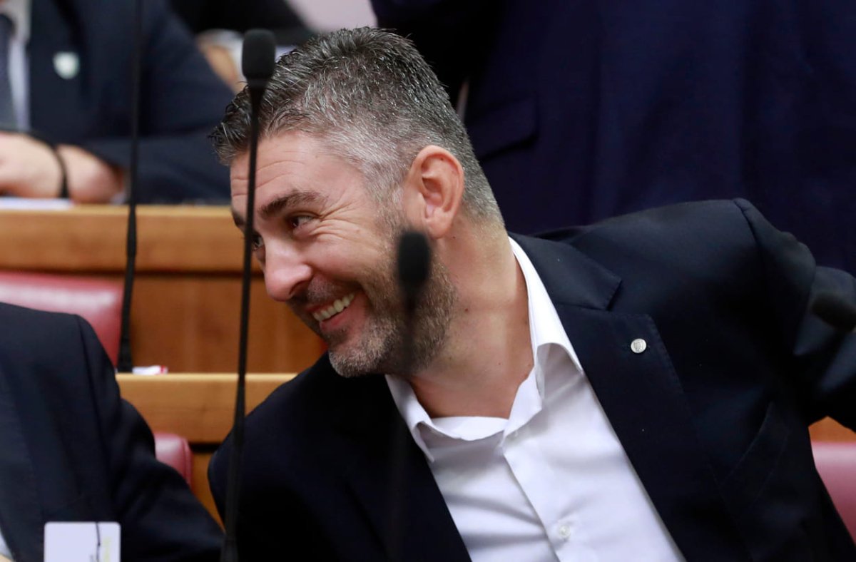 Video / FRANKOVIĆ GENIJALNO ODGOVORIO GRBINU I NASMIJAO SABOR