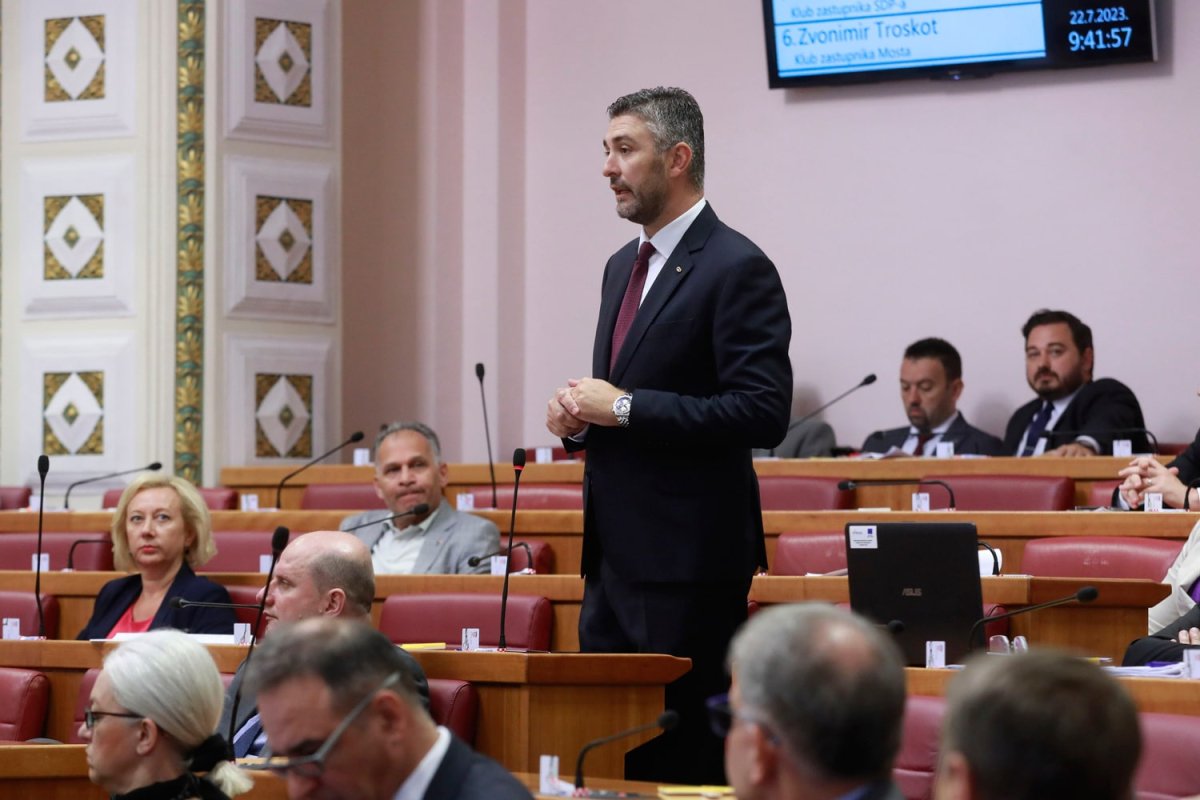FRANKOVIĆ RAZGOLITIO GRBINA