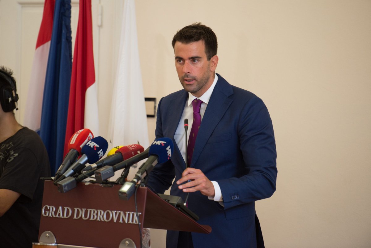 ŽELJKO RAGUŽ (DUSTRA): IZNAJMLJIVAČI, OTVORITE SVOJA VRATA UMIROVLJENICIMA