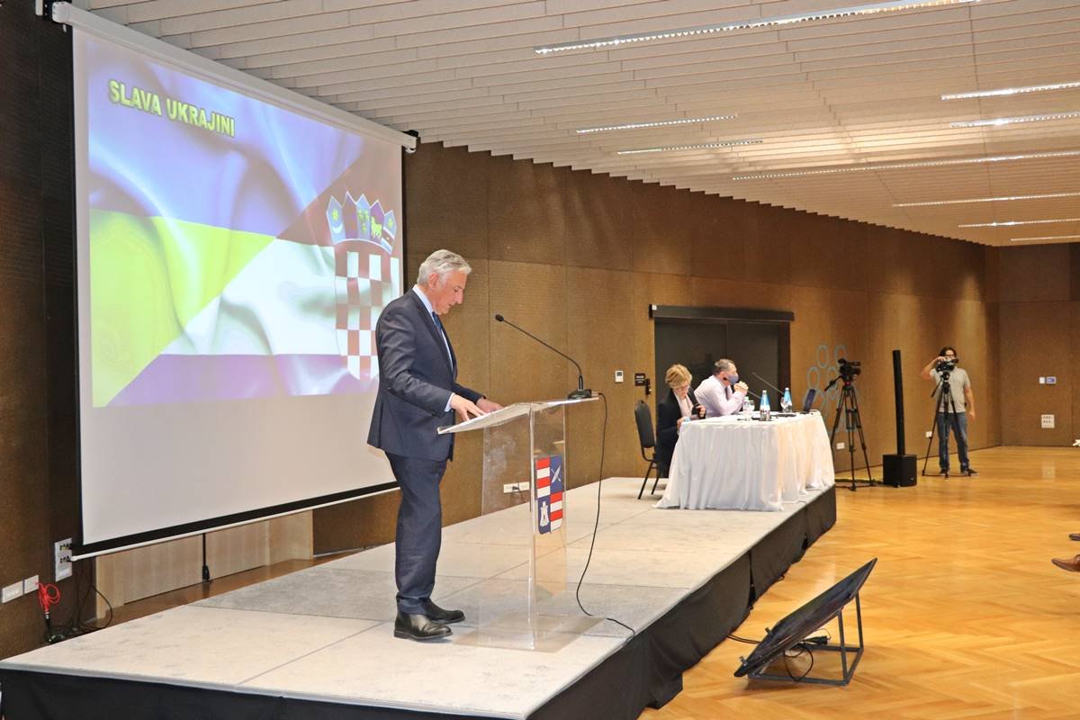 Županijska skupština: Vijećnici na poziv župana zapljeskali ukrajinskim braniteljima