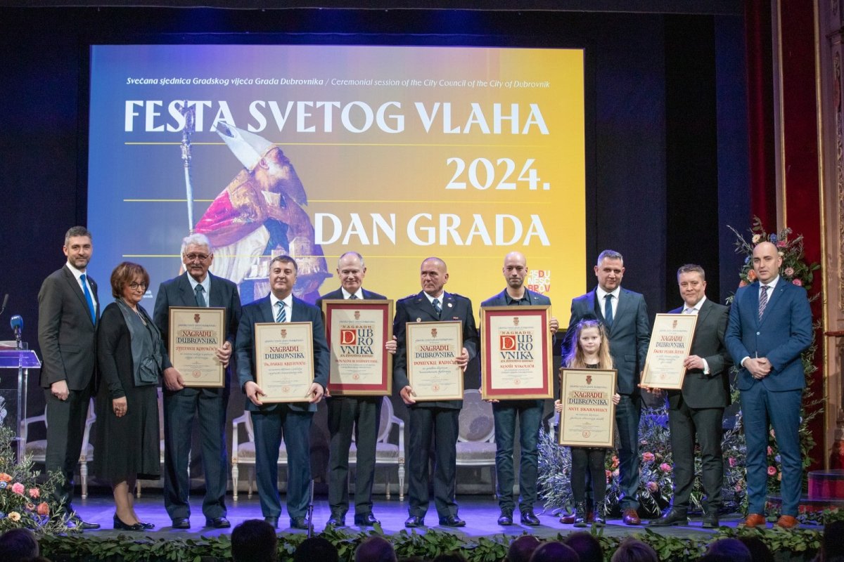 SVEČANA SJEDNICA GRADSKOG VIJEĆA: DODIJELJENE NAGRADE DUBROVAČKIM LAUREATIMA