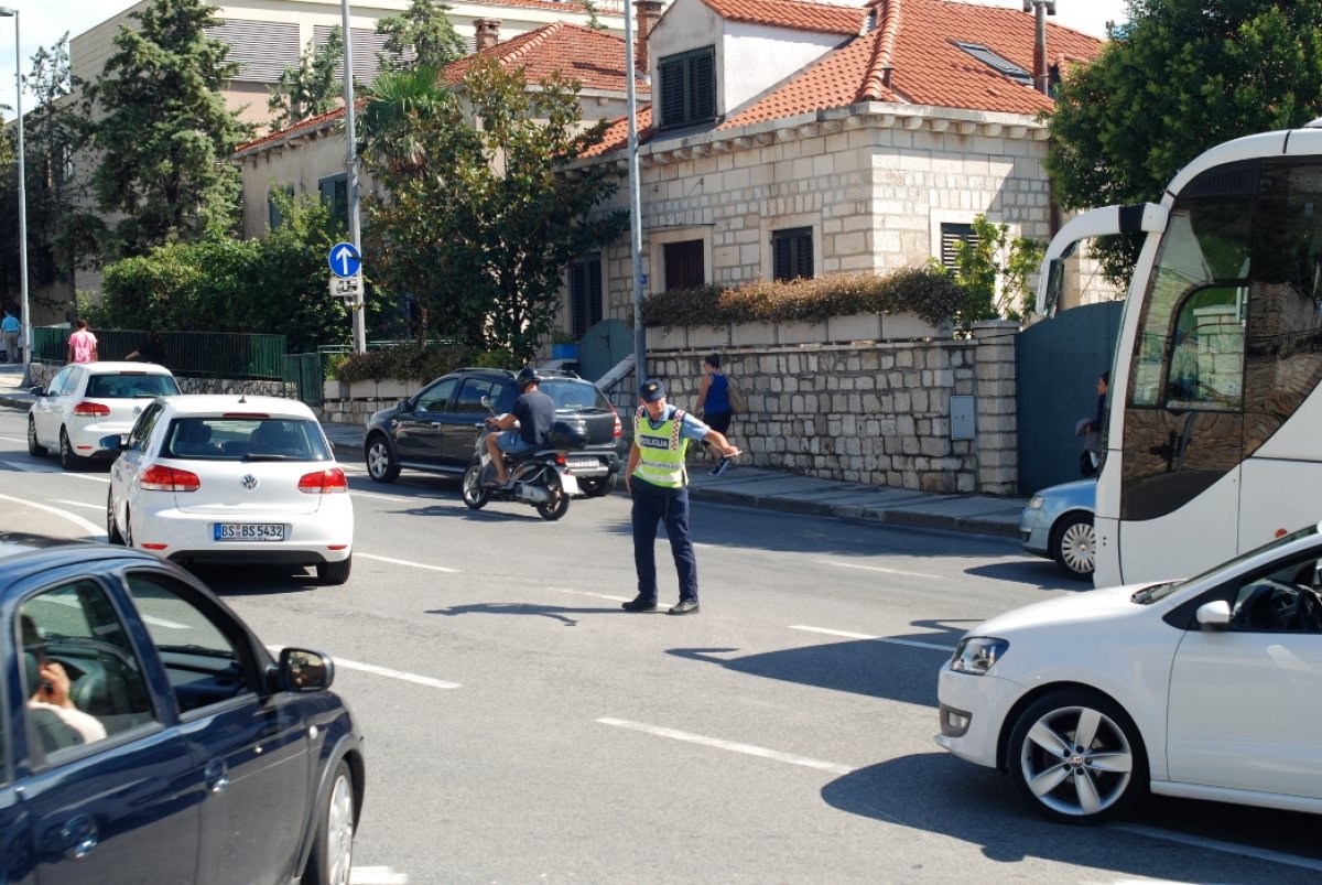 Spremaju se rješenja gužvi oko Grada… Preko Ilijine glavice jedino domaći i vozila s dozvolom, ostalima kazne