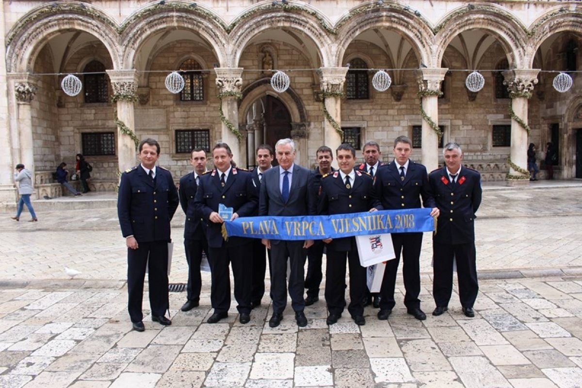 Plava vrpca Vjesnika: Predstavnici nagrađene županijske Vatrogasne zajednice na prijemu kod župana