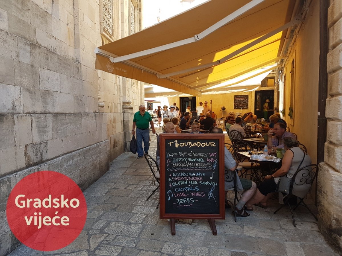 Franković: Ne može se događati da biskup predvodi procesiju, a da iz Trubadura nastavljaju s bubnjanjem