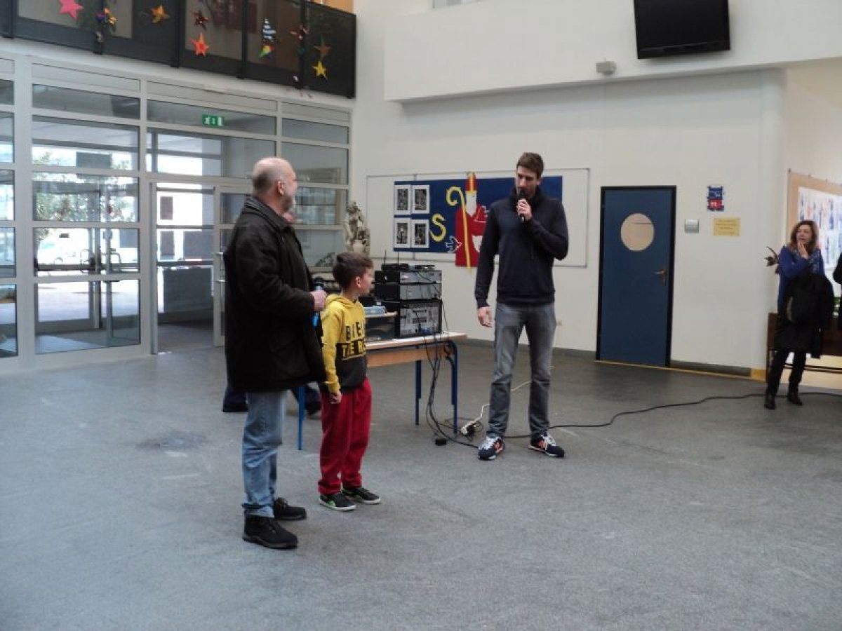 Joković i Obradović župskoj djeci predstavili Gusarovu školu plivanja