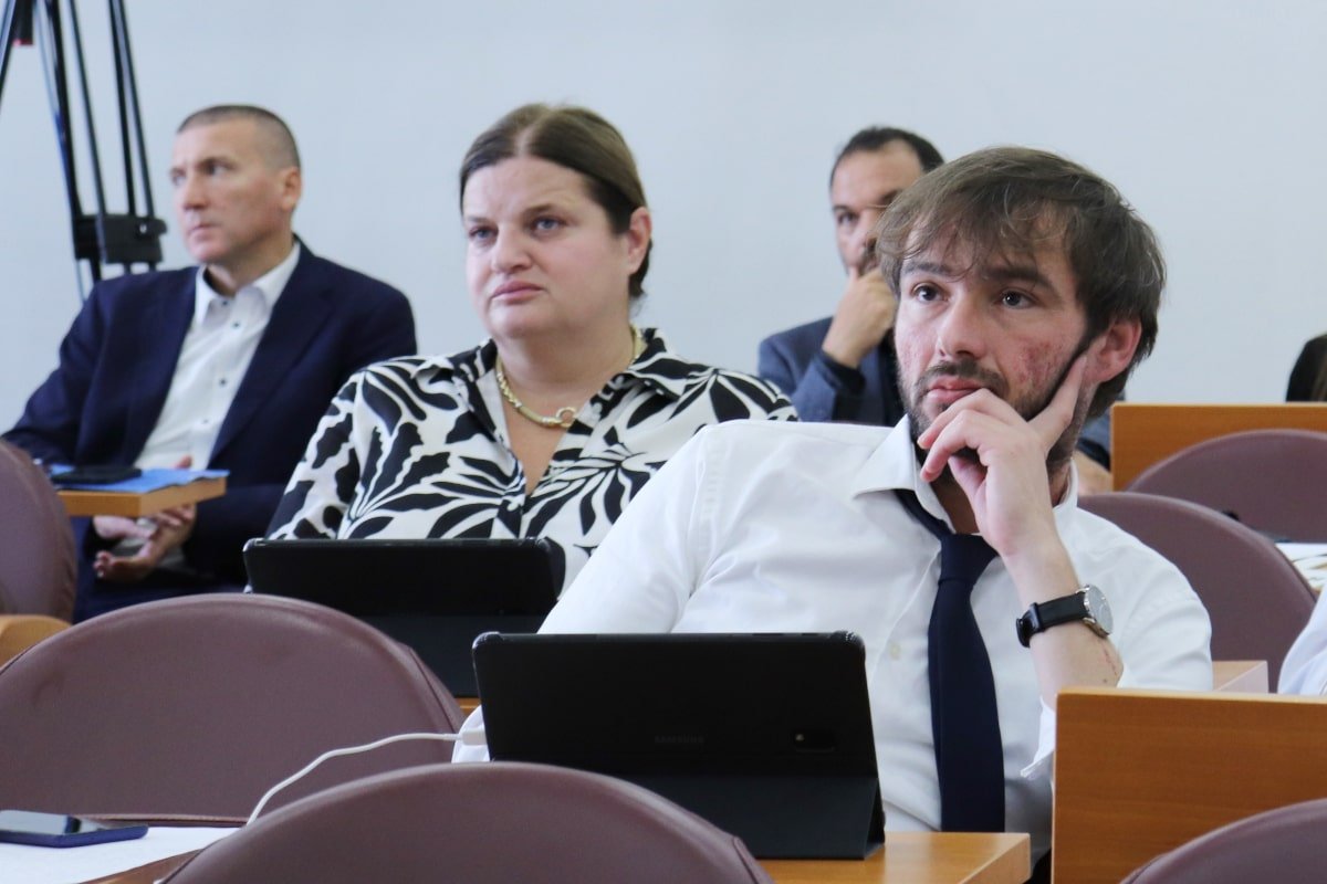 DOPUSTIO JE DA GA SE UVUČE U PRIVATNI SUKOB STRANAČKE KOLEGICE S RAVNATELJICOM MUZEJA