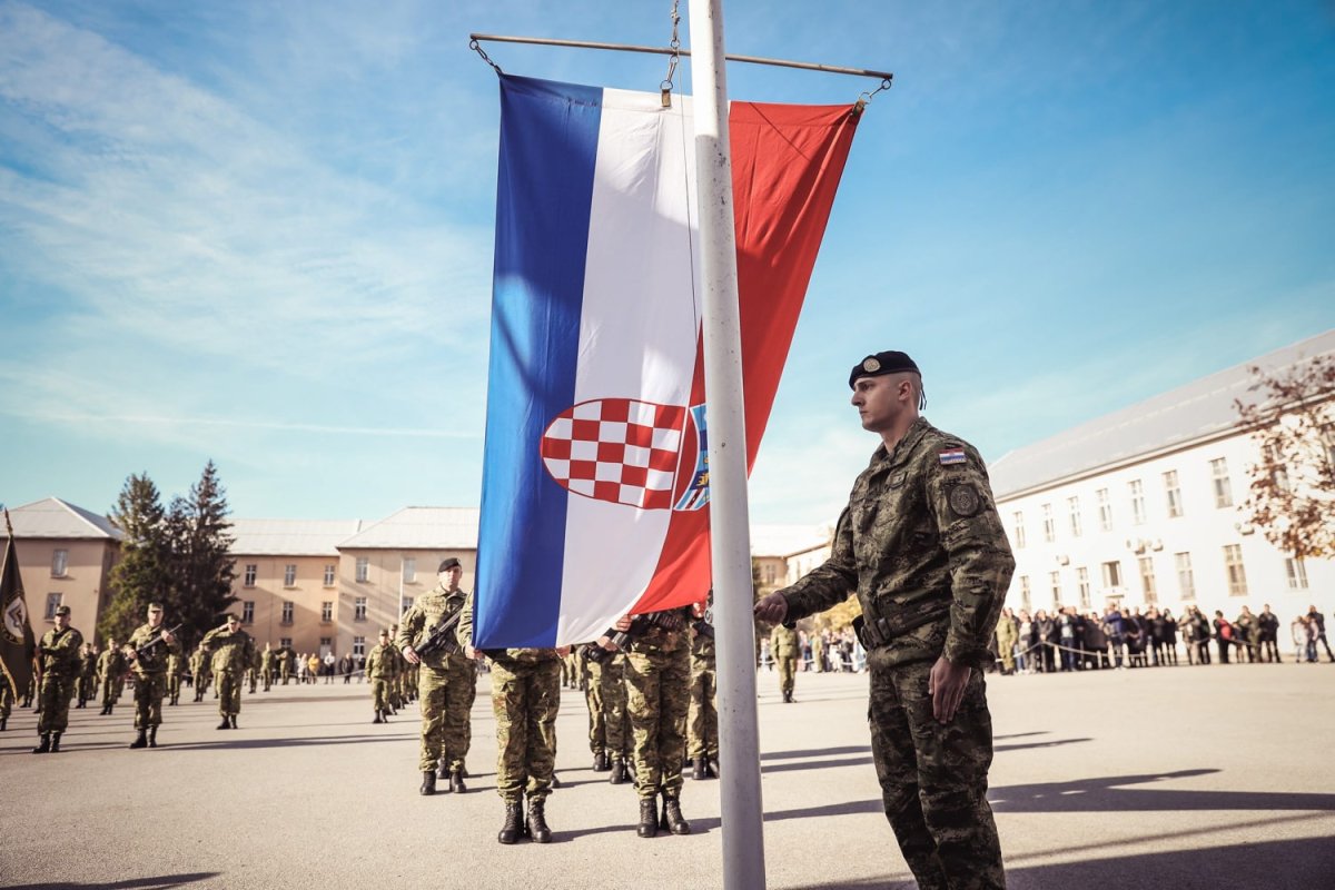JUŽNI: IZVJESNO JE DA SE OBAVEZNI VOJNI ROK NEĆE UVESTI OD 1. SIJEČNJA