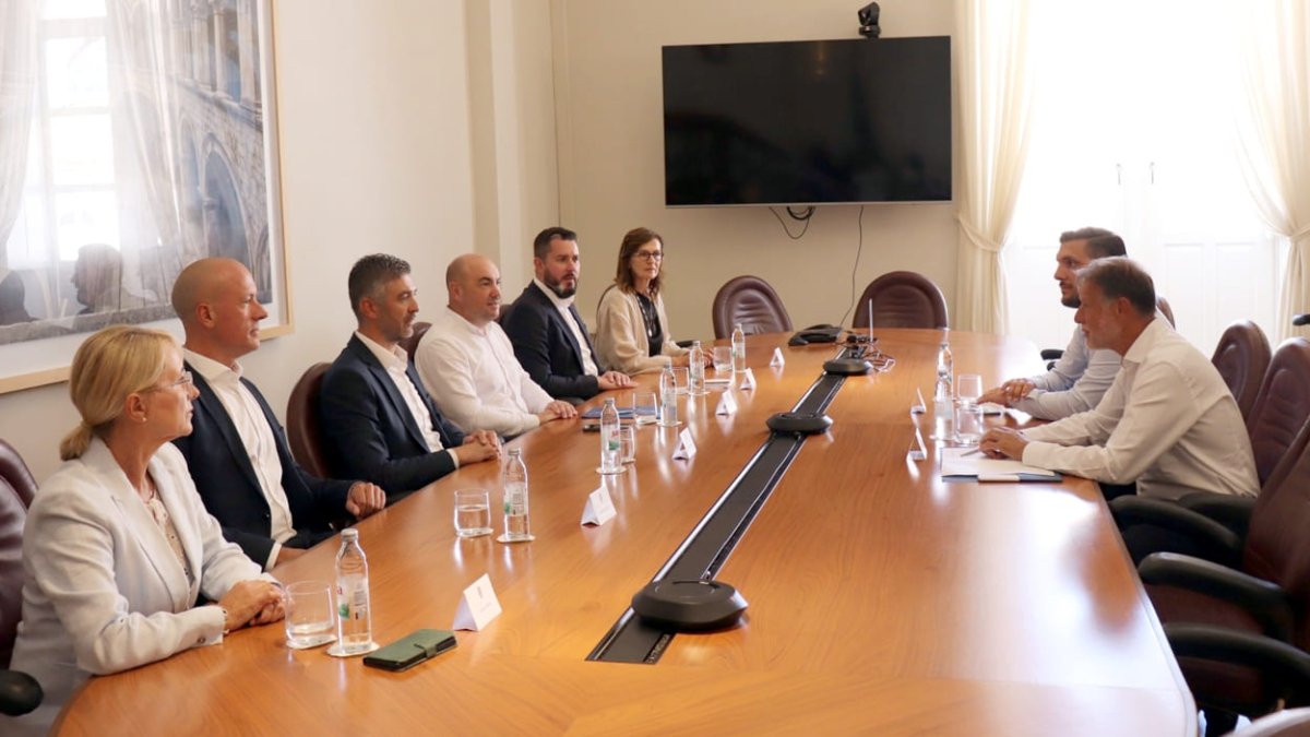 FRANKOVIĆ PREDSTAVIO JANDROKOVIĆU PRIJEDLOG IZMJENE ZAKONA UZ TAKSI DJELATNOST