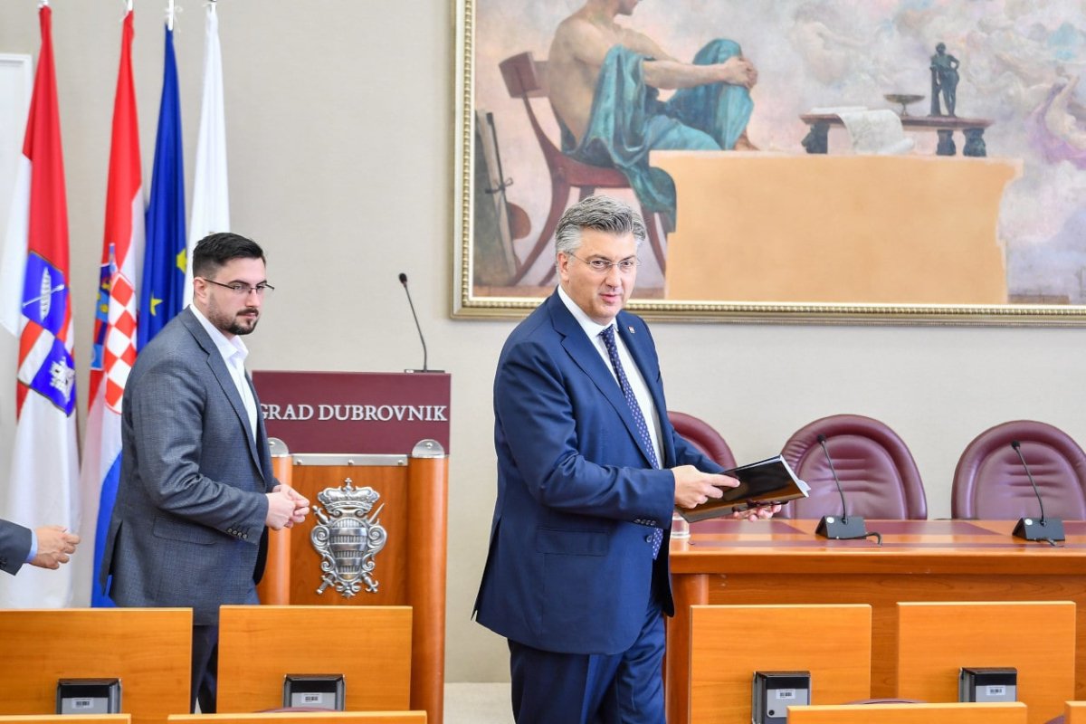 PLENKOVIĆ ISTAKNUO DA JE JUGU HRVATSKE OMOGUĆEN RAVNOPRAVAN STATUS JER VIŠE NIJE PROMETNO IZOLIRAN