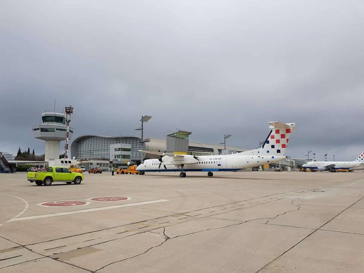 Tragikomedija na dubrovačkom aerodromu: Putnici se „tuku“ za mjesto na letu CA jer stiže manji avion