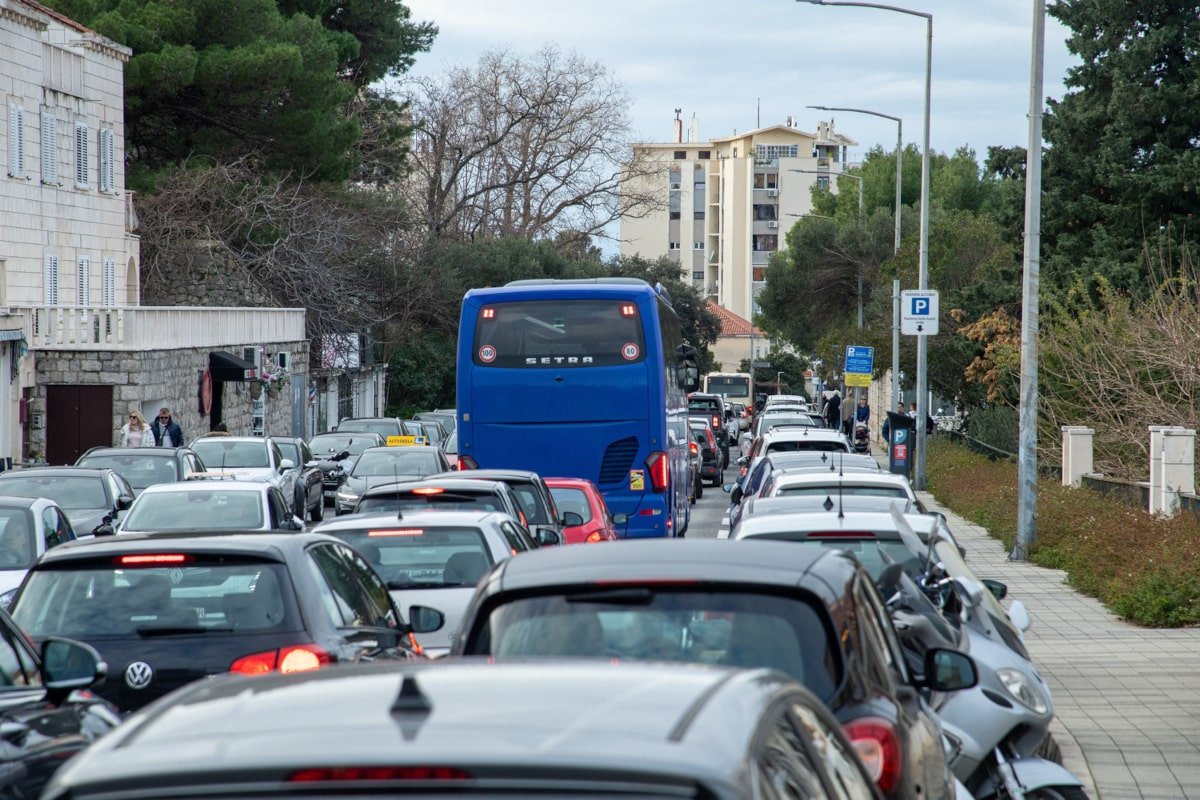 SLIJEDI ASFALTIRANJE NA VOJNOVIĆU, EVO KAKO SE NAMJERAVA IZBJEĆI NOVI PROMETNI KOLAPS