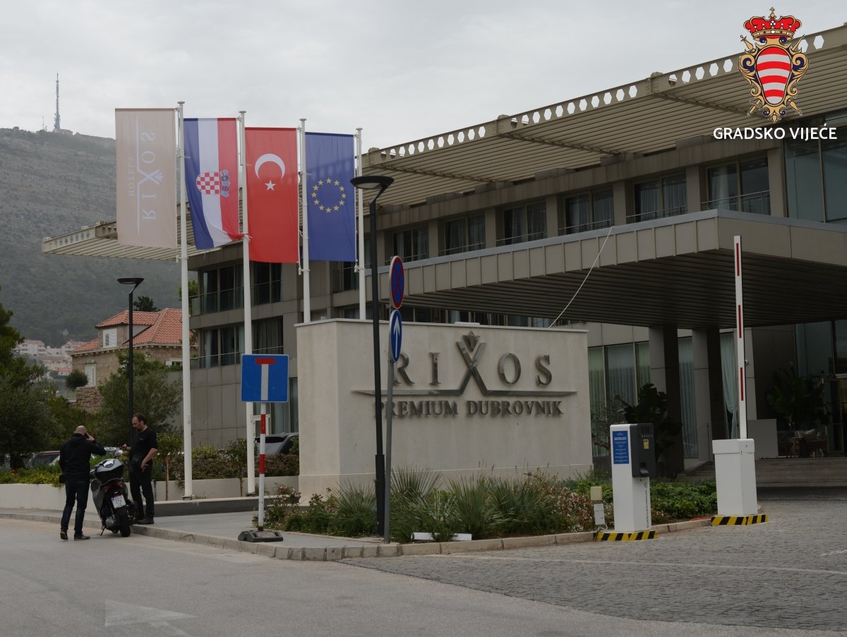 Policiji upućen zahtjev za uklanjanje turske zastave ispred Rixosa