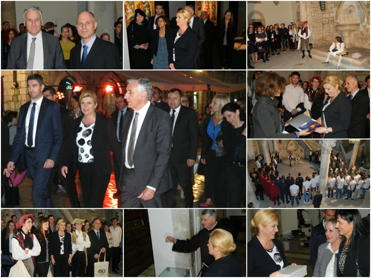 Predsjednica Grabar Kitarović prođirala Stradunom, posjetila Dvor i ljekarnu Male braće