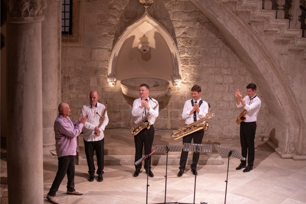 ŽUŽAK NAKON KONCERTA U DVORU: IZAZOVAN PROGRAM I ZA PUBLIKU I ZA INTERPRETACIJU