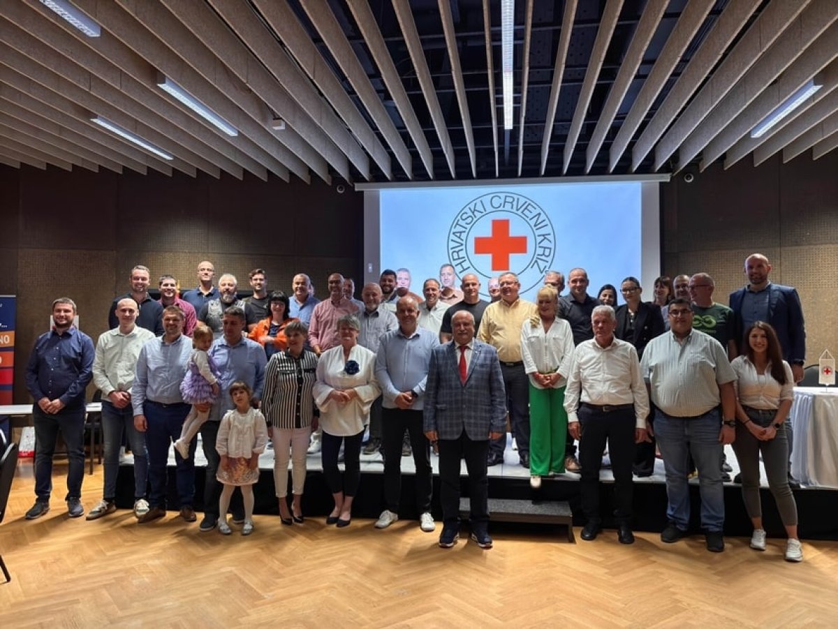 Foto / DUBROVAČKI CRVENI KRIŽ DODIJELIO PRIZNANJA VIŠESTRUKIM DARIVATELJIMA KRVI