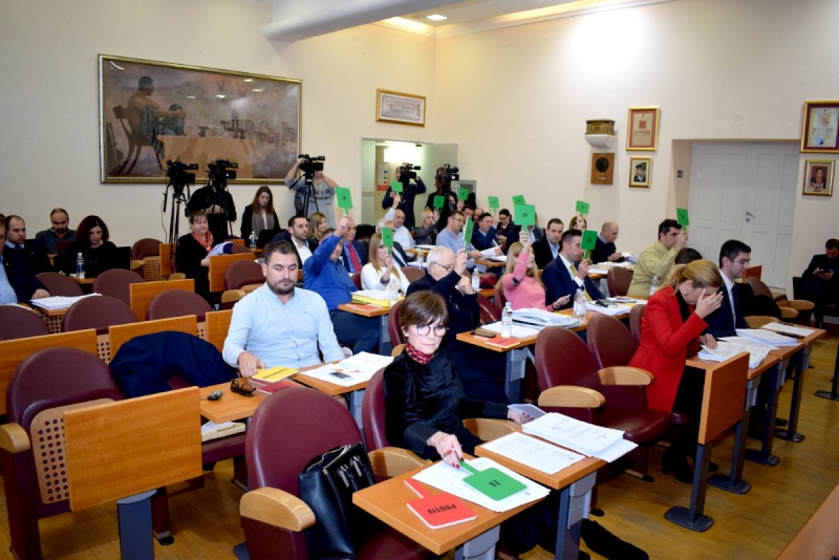 Ako već ne po zakonu razuma, onda barem po sili želuca