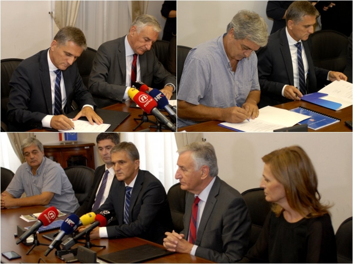 Potpisani ugovori za bolnicu u Metkoviću i Dom mladih na Lastovu