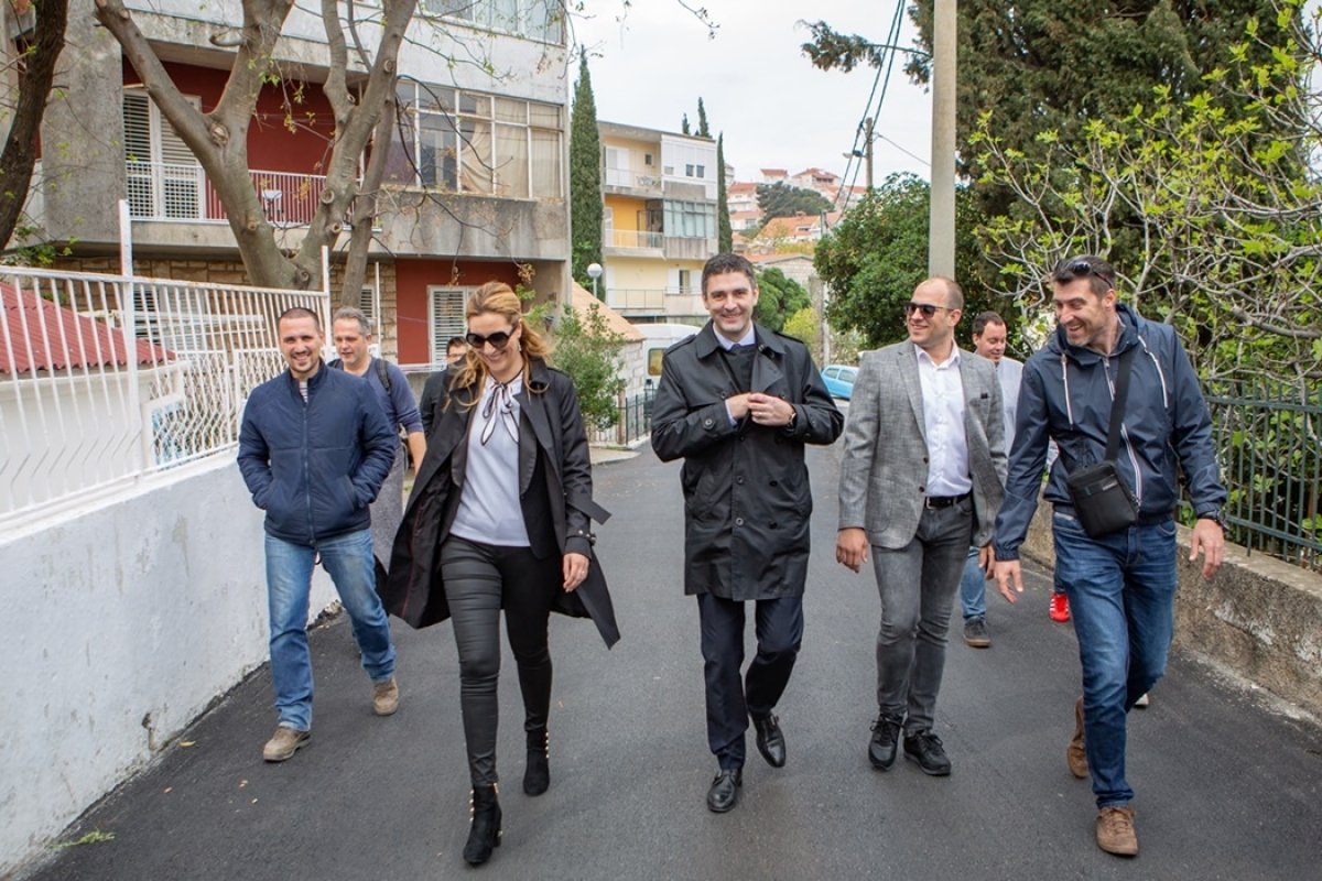 Gradonačelnik Franković u Dalmatinskoj najavio: Pokušat ćemo asfaltirati što više ulica da se ubuduće samo redovno održavaju
