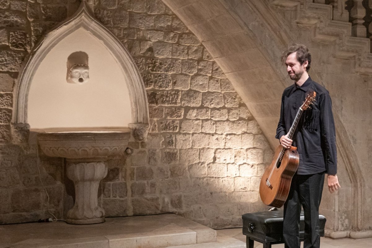 Gitaristički vrhunci Petrita Çekua na posljednjem ovogodišnjem festivalskom koncertu u Dvoru