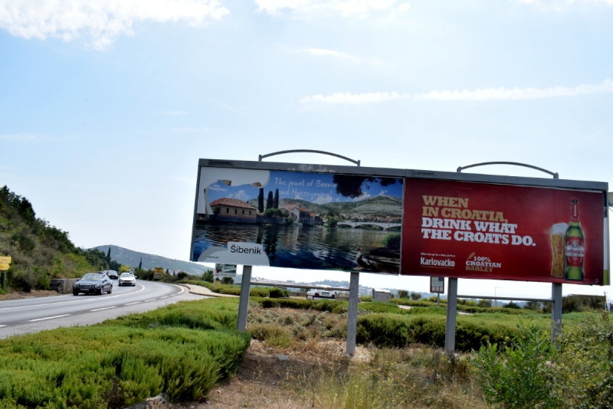 Jumbo plakat trebinjske TZ uz magistralu pred Obodom: „Dugo“ je trajao