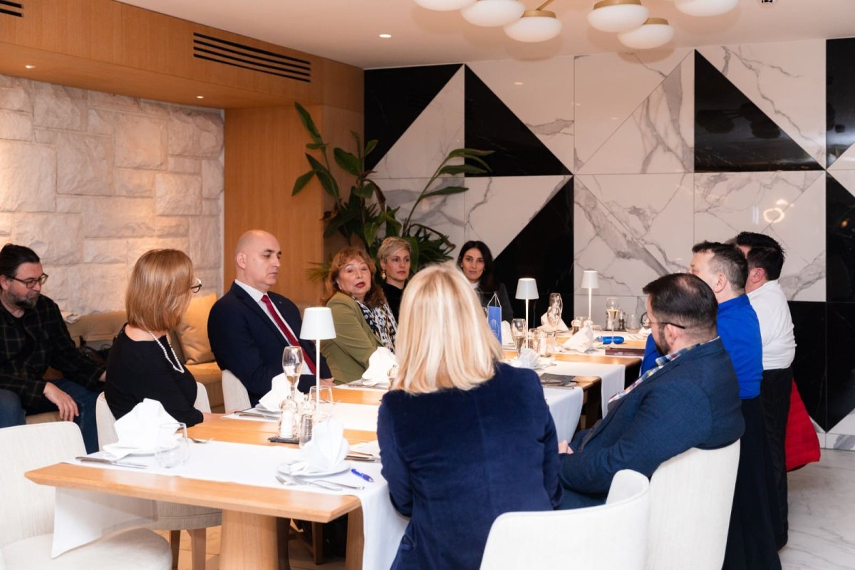 PREDSJEDNIK GRADSKOG VIJEĆA NA OKRUGLOM STOLU „DIPLOMACIJA ZA STOLOM”