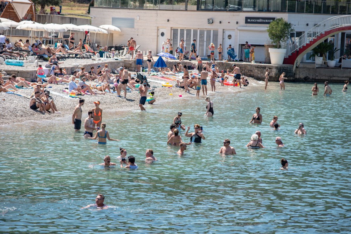O PLAŽI U UVALI LAPAD DO DALJNJEG BRINE ČISTOĆA, ALI NA TERET KONCESIONARA